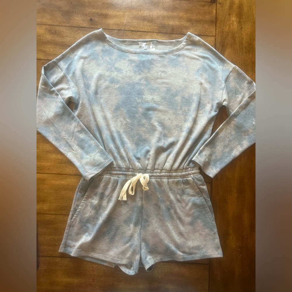 WTO Fate Long Sleeved/Shorts Romper Size Small